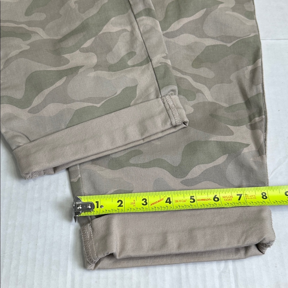 Torrid Sz 24 Women's Light Neutral Camouflage Cropped Pants - Picture 12 of 16